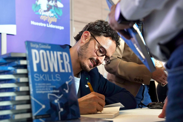 Power Skills en la Era de la IA: el liderazgo humano que no puede automatizarse