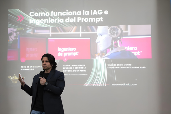 Alejandro Medina conmueve a jóvenes en su regreso a la Universidad Politécnica Internacional de Costa Rica